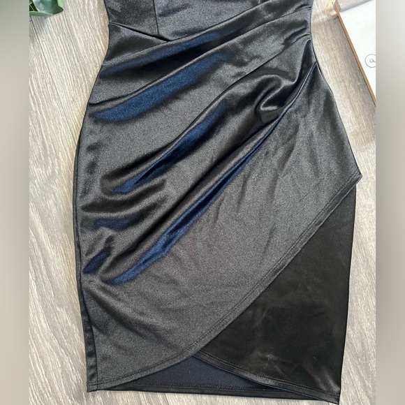 Windsor Wrapped In Stylish Satin Black Ruched Mini Dress. Size XS - Picture 6 of 11